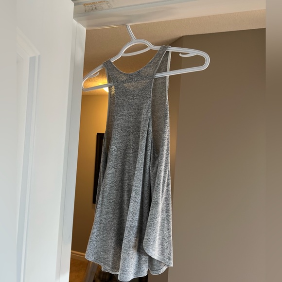 Aritzia Wilfred Tank - Picture 2 of 3